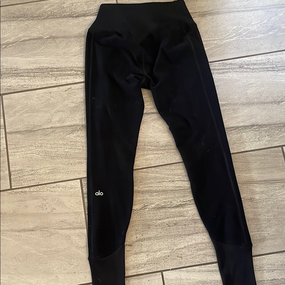 ALO Yoga Black Leggings - Picture 4 of 5